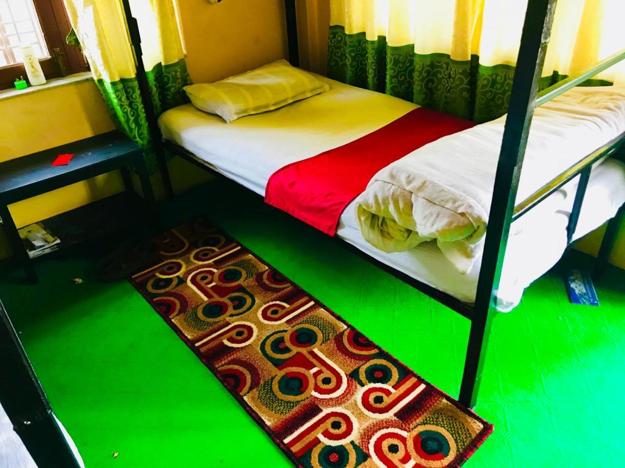 Aroma Tourist Hostel Pokhara Kültér fotó